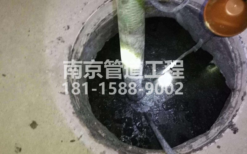 216奥体清理化粪池